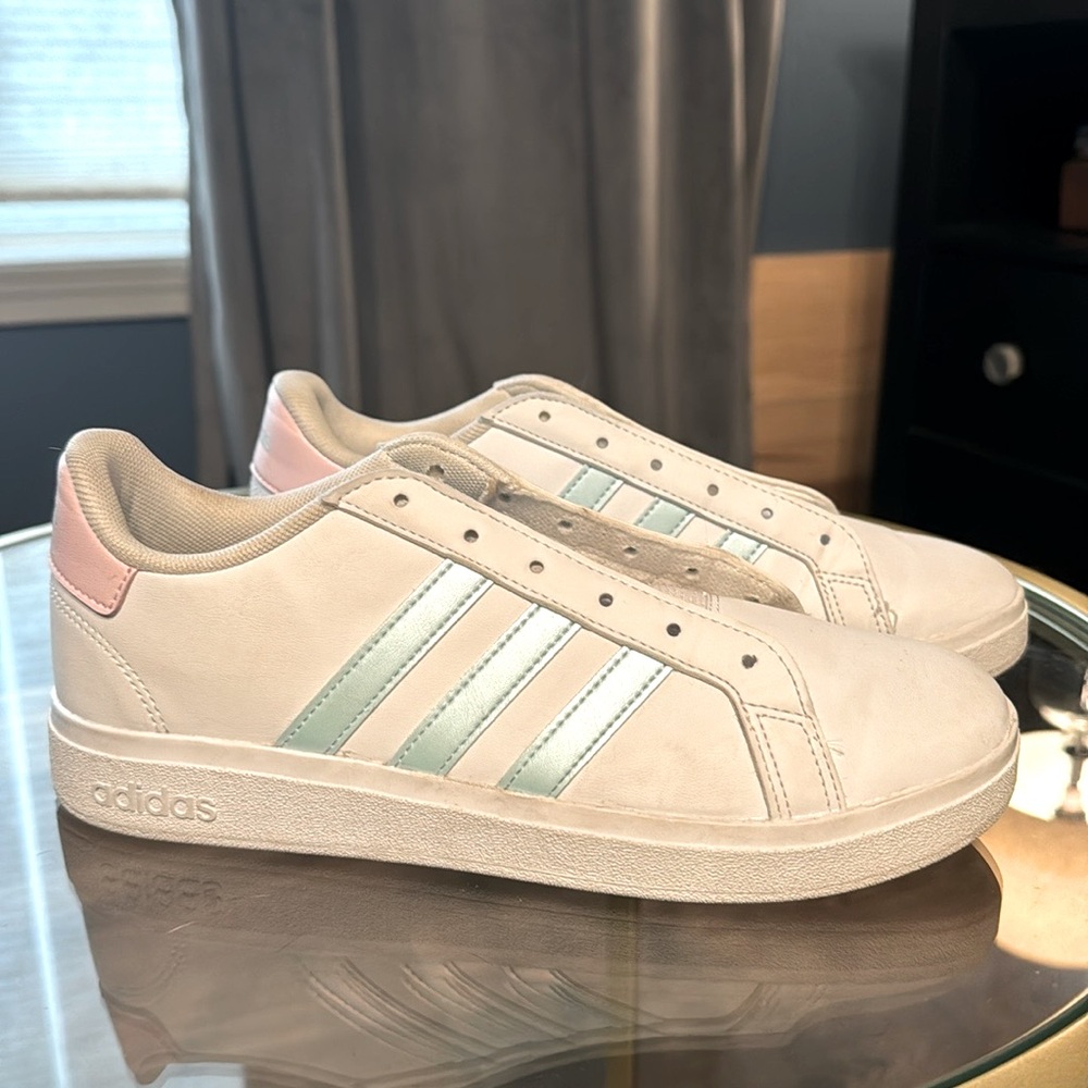 Adidas Grand Court lace up sneakers womens size 5.5